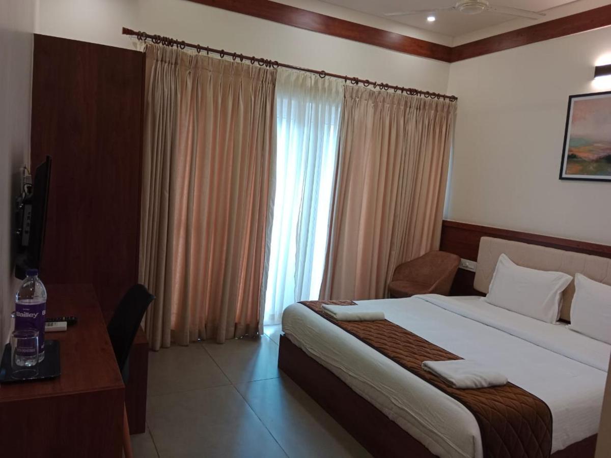 Royalton Residency Hotel Mundakāyam Kültér fotó